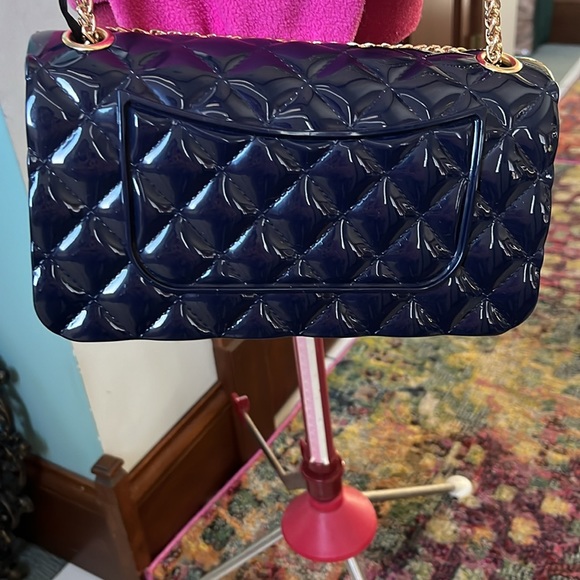 Deluxity LA  Jelly bag  2 way Quilted Crossbody / shoulder bag  Navy/ Gold chain - Picture 9 of 13